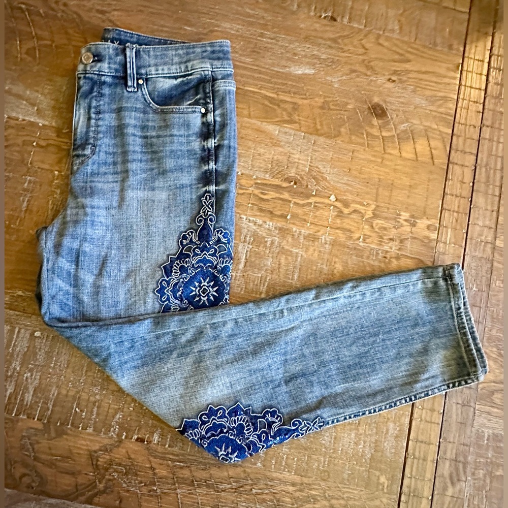 White House Black Market Straight Cropped Embroidered Jeans, Size 4L